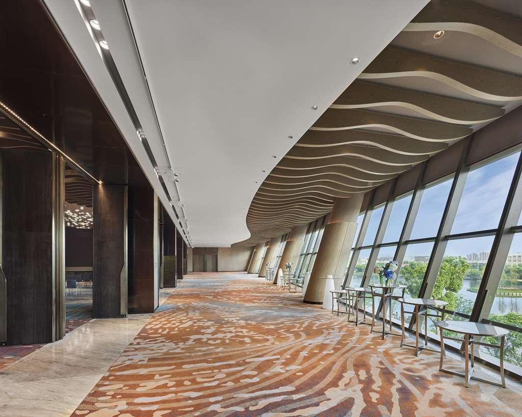 Hotel Hyatt Regency Songjiang 5*