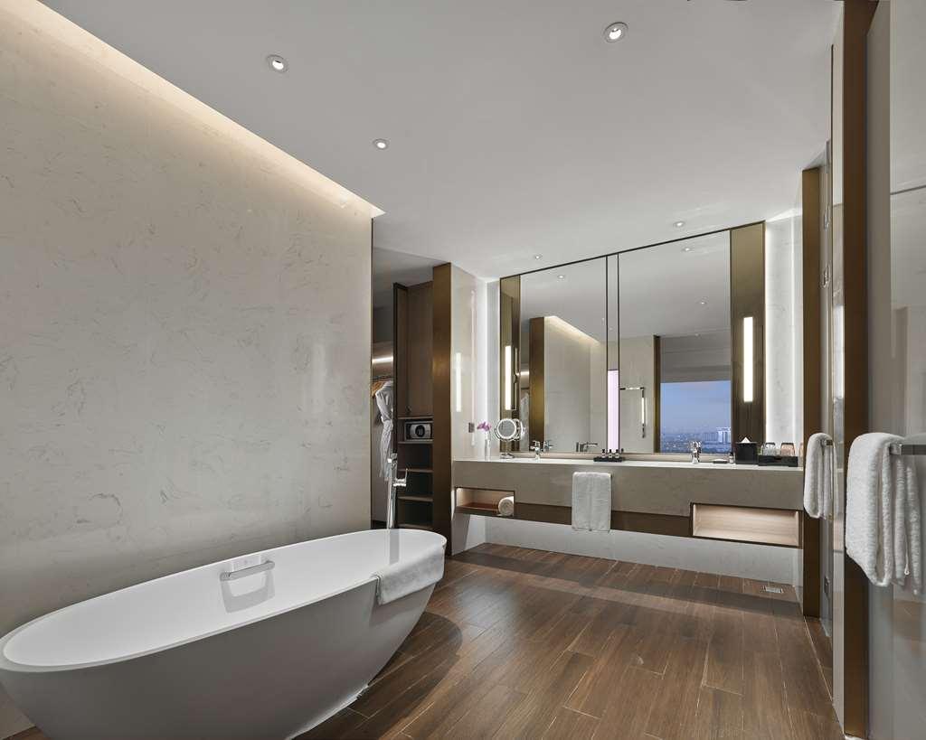 Hyatt Regency Songjiang 5*